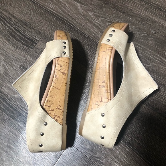 Beige Studded Cork Wedge Sandals Size 8 - Picture 8 of 8